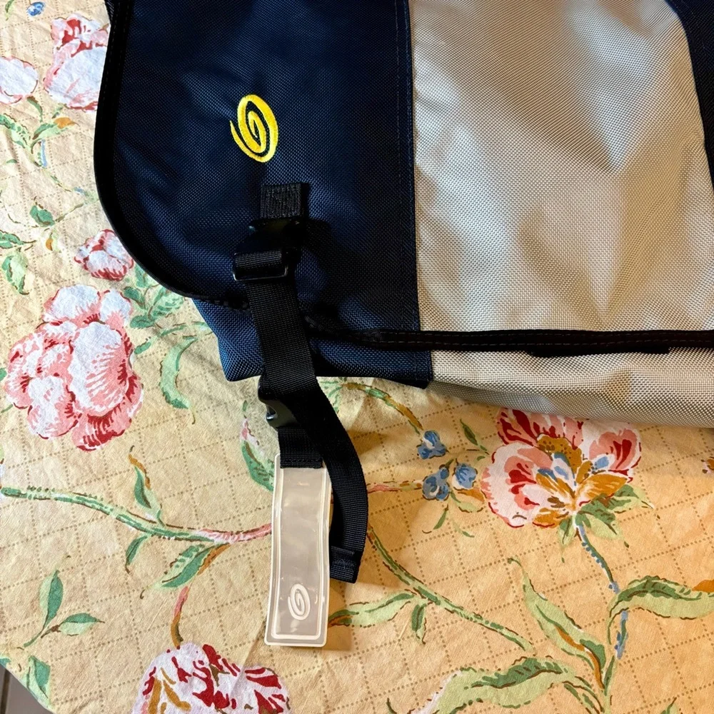 Timbuk2 classic messenger